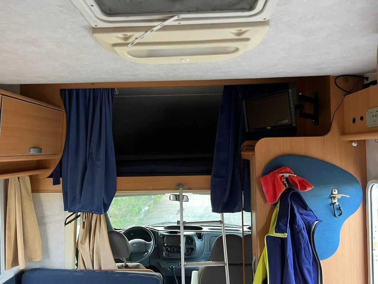 Botel Camper Motorhome Tirane Albania Rental Loreli
